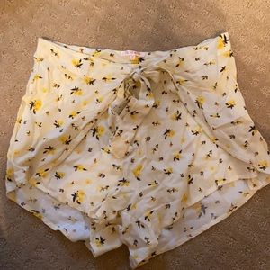 Patterned PacSun shorts with tie